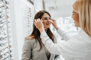 600 zł na okulary lub soczewki. NFZ płaci, ale nie każdy dostanie