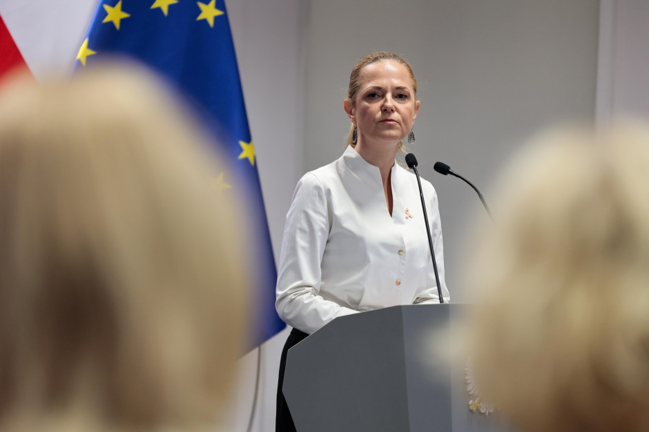 Opóźnienia w finansowaniu in vitro i rezygnacja w ministerstwie. Ośrodki miesiącami "kredytowały" resort