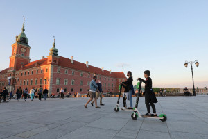 Hulajnogą maksymalnie 5 km/h. Będą zmiany w przepisach
