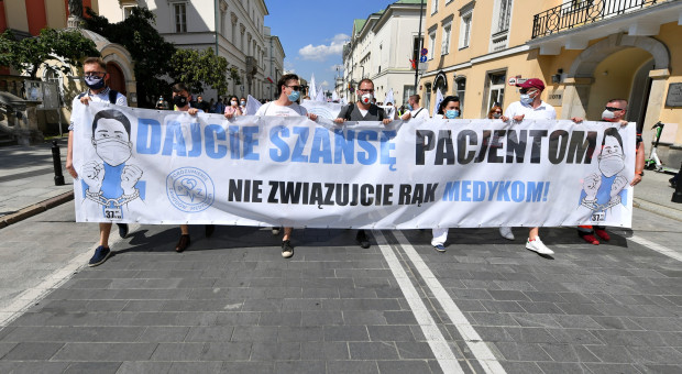Medycy podzieleni. Dzisiejszy protest szpitali zaskakuje: odwraca logikę sporów