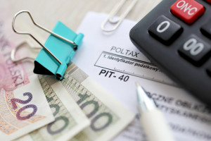 Emeryci nie wiedzą, skarbówka przypomina. W tych przypadkach konieczne zeznanie