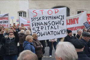 30 lat nic nie dało? Dyrektorzy szpitali o chaosie, lawirowaniu i rosnących kosztach płac