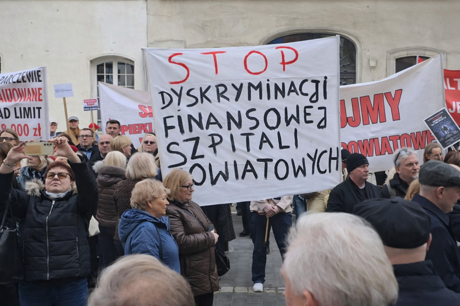 30 lat nic nie dało? Dyrektorzy szpitali o chaosie, lawirowaniu i rosnących kosztach płac