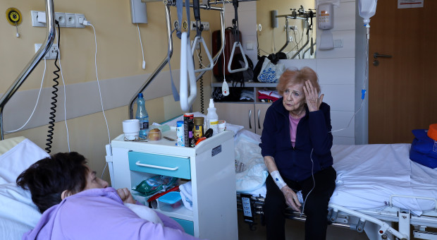 Ksiądz, rolnik i mundurowy płacą najmniej na zdrowie. Eksperci: czas skończyć z przywilejami