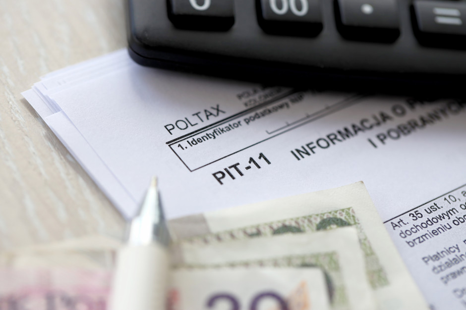 Emeryci mają czas do 30 kwietnia. Skarbówka przypomina o konsekwencjach