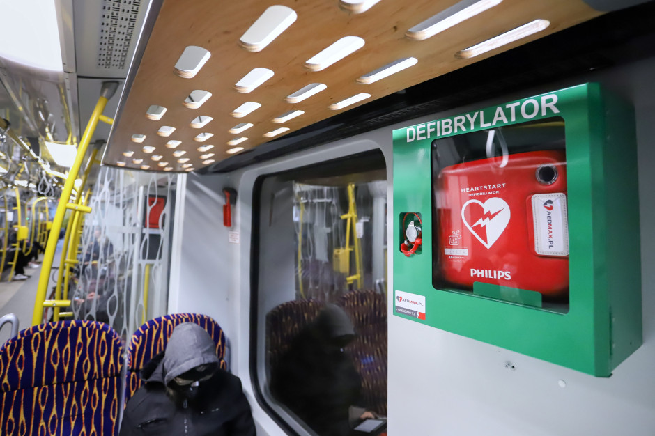 Dramat w pociągu, nikt nie reagował. Akcję podjęły strażniczka i studentka pielęgniarstwa