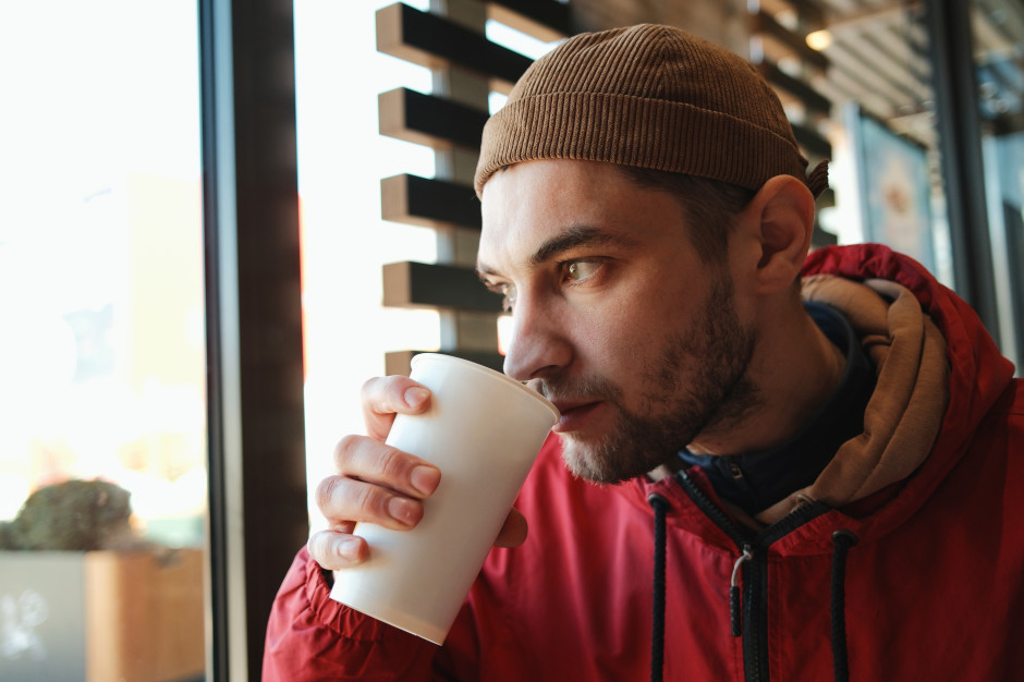 3 szklanki dziennie spowalniają starzenie biologiczne. Naukowcy są już pewni