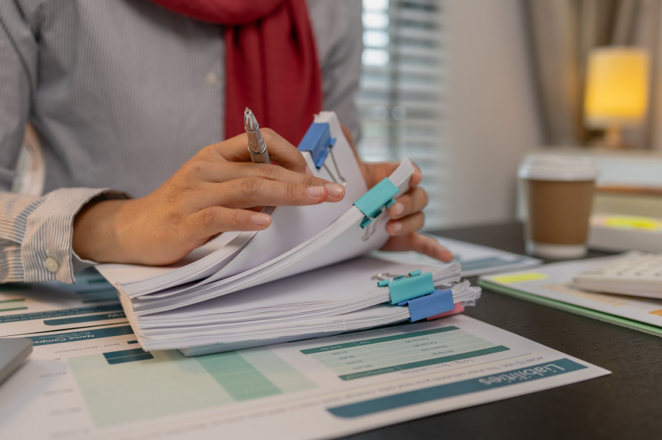 Nowe przepisy dla milionów pracowników. Można zyskać dłuższy urlop i dodatki