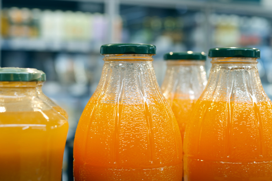 Spleśniały posmak, oszustwa na etykietach. Są wyniki kontroli soków