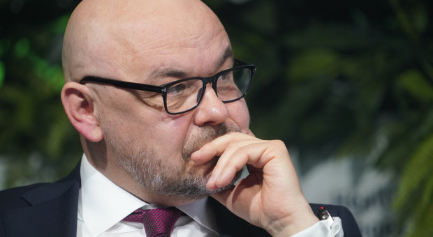 "Nie wiem, czy gramy w piłkę nożną czy w kosza”. Ostra wymiana zdań prezesa NFZ z dyrektorem szpitala