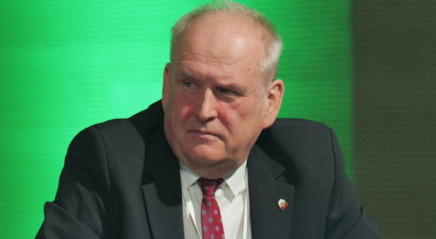 Podwyżki w ochronie zdrowia zostają, a NFZ zapowiada cięcia. "Dla mnie to już jest kosmos"