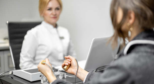 "Lex szarlatan" po konsultacjach. Inna definicja pseudomedycyny, milionowe kary bez zmian