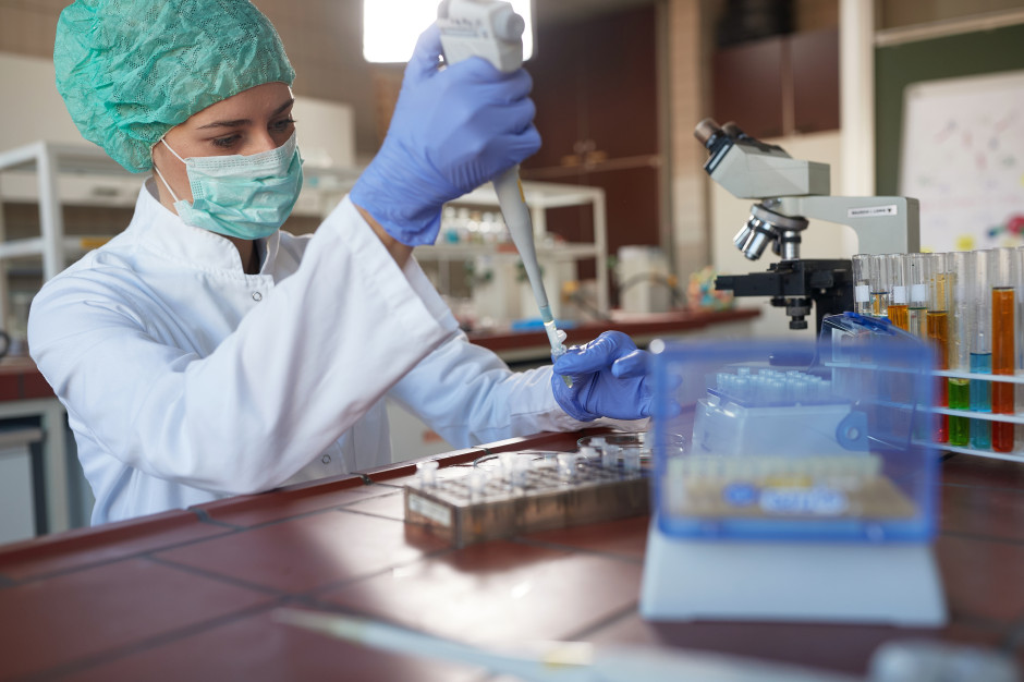 Szybsza ścieżka refundacyjna dla tych terapii. "Są rozwiązania, popatrzmy, co robią sąsiedzi"