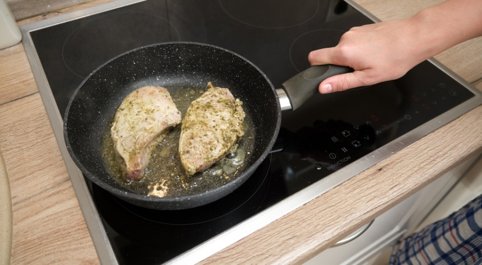 Powszechny błąd w kuchni. Kosztuje zdrowie, prowadzi do raka