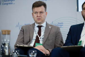 „Mogę dużo w karetce, w szpitalu już nie”. Ekspert o sztucznych barierach na SOR-ach