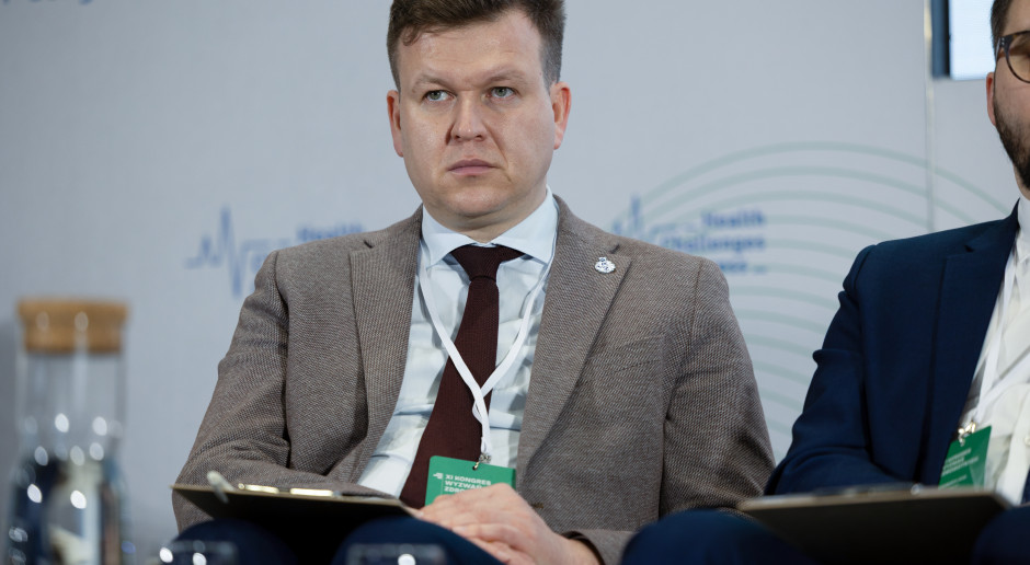 „Mogę dużo w karetce, w szpitalu już nie”. Ekspert o sztucznych barierach na SOR-ach