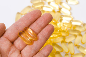 Suplementy z omega-3 łykamy masowo. Eksperci: nie dają efektu, ryzyko dla serca