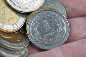 Kilka groszy emerytury. Częściej przyznawane kobietom, rośnie ich liczba