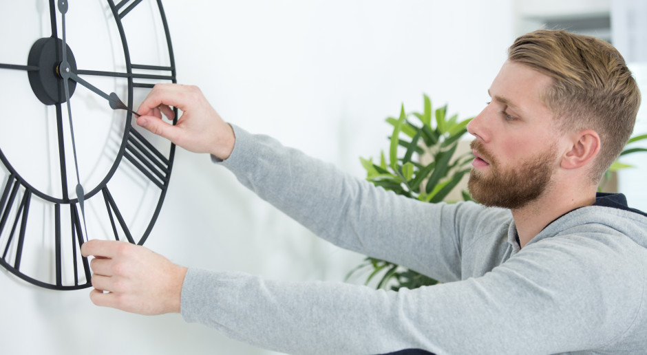 Zmiana czasu 2026: wcześniej przestawimy zegarki