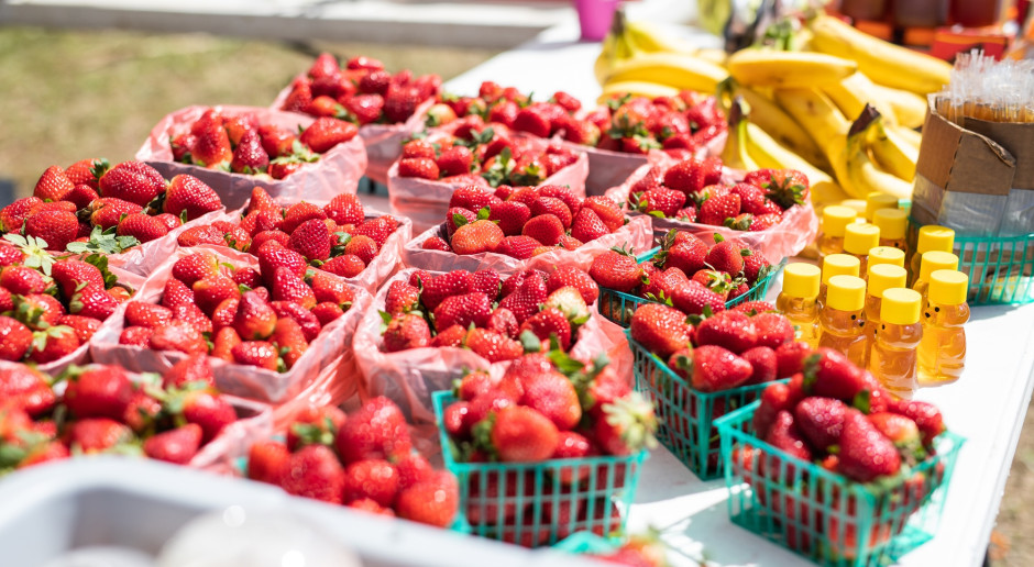 178 substancji - koktajl pestycydów. Na czarnej liście truskawki, papryka i szpinak