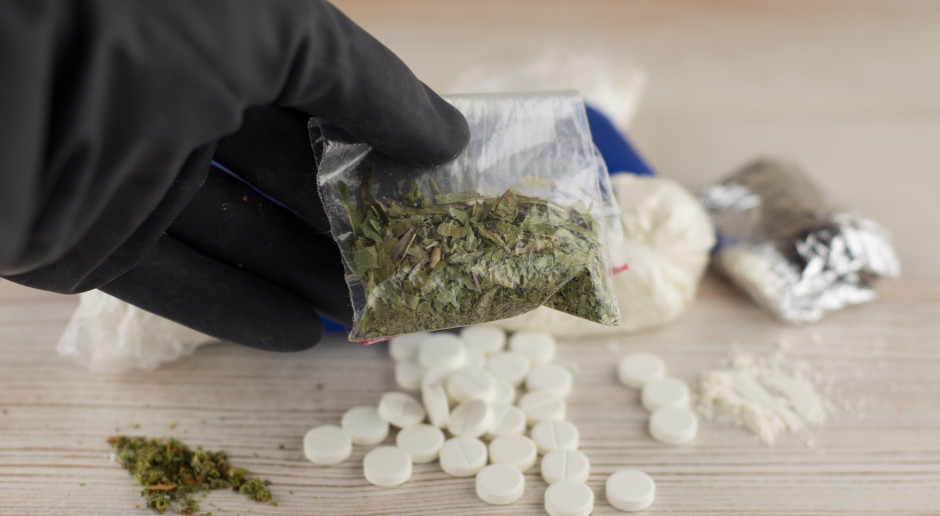 Nowy narkotyk wykryty w Polsce trafi na czarną listę. Wpływy do budżetu zaskakują