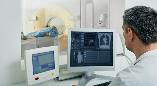 Nowotwory: 99 tys. zgonów w rok, problemy z terminami. Kolosalne różnice między regionami