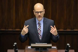 Berek: żądanie zapłaty za nadwykonania jest nieuczciwe. Burza po słowach ministra