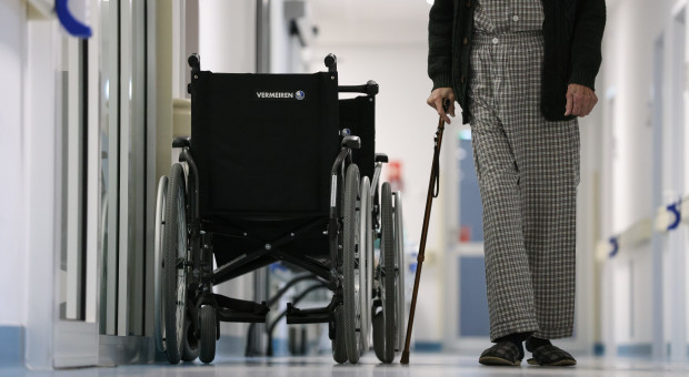 Wydano 100 mln zł na sprzęt dla niepełnosprawnych. 73 proc. nigdy do nich nie trafiło