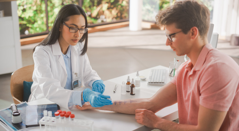Dostęp do leczenia biologicznego w alergologii poprawił się, ale potrzebna większa elastyczność programów