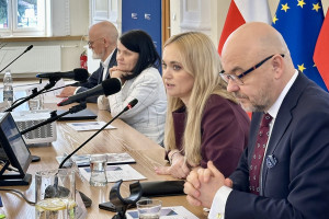 "Na 16 tys. zł szkoda długopisu." NFZ wydał komunikat o wypłacie dla szpitali