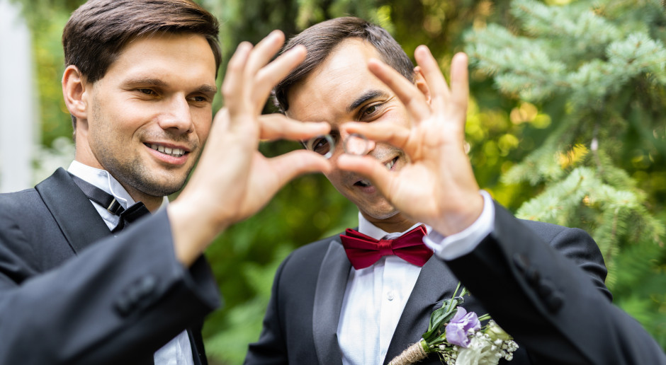 ZUS uzna odpisy aktów małżeństwa także dla par jednopłciowych. To efekt wyroku NSA