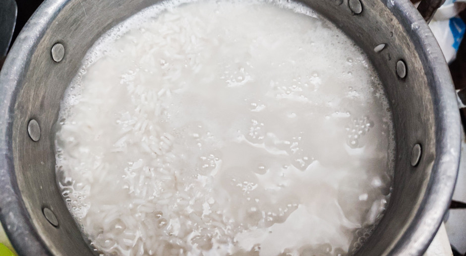 Śmiertelne zagrożenie w ryżu. Jeden błąd przy gotowaniu o wszystkim decyduje