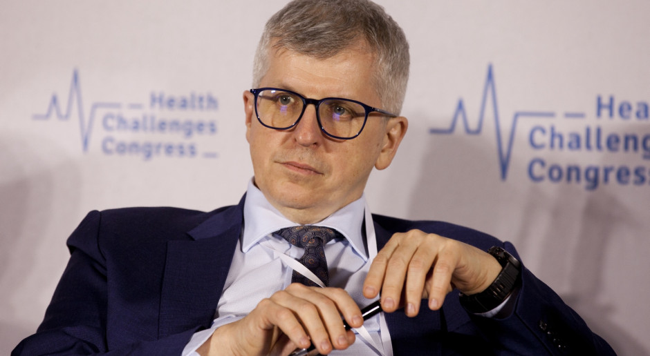 Tacy pacjenci powinni być monitorowani bliżej domu. Prof. Rutkowski: "Nie jest to żaden uszczerbek"