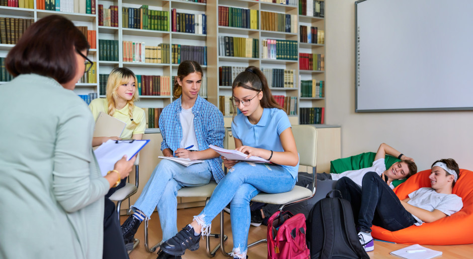 Młodzi mówią o zdrowiu: mają dużą wiedzę, ale problem z przełożeniem na codzienne praktyki