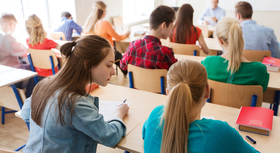 Opiekunowie medyczni nie wejdą do szkół. Ministerstwo Zdrowia zmienia zasady