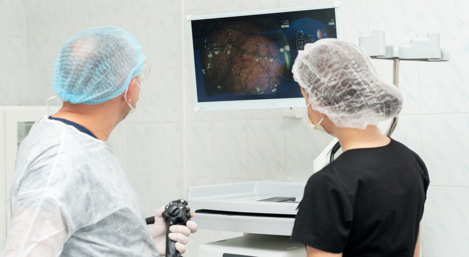 Nowe świadczenia w onkologii jelita grubego. Do 17 mln zł oszczędności rocznie