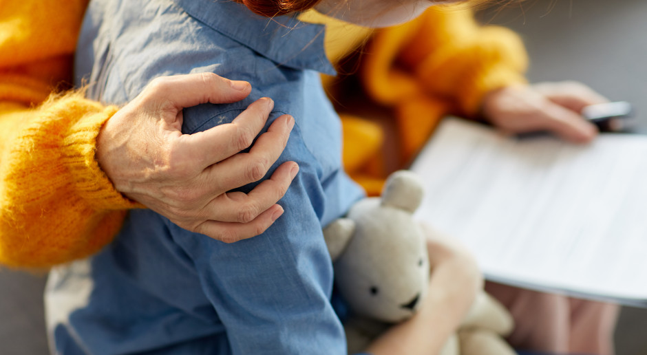 Setki dzieci zagrożonych. NFZ podejmuje pilną decyzję