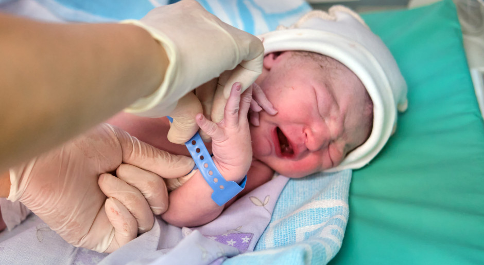 Nie zdążyli dojechać na porodówkę w Łańcucie. Dziecko urodziło się w karetce