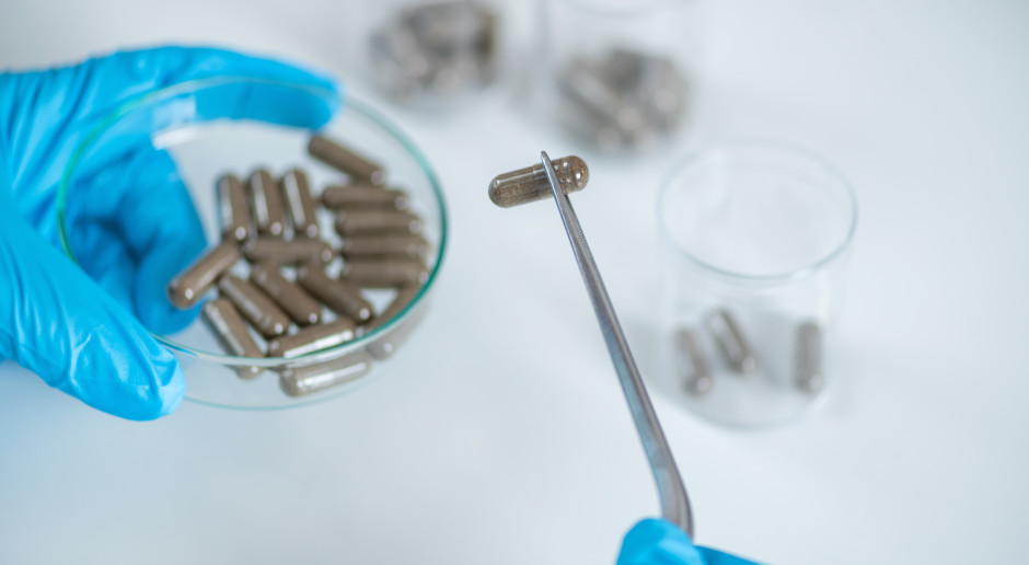 Polacy wyselekcjonowali „supermikrobiom”. Kapsułka ma zastąpić przeszczepy kału