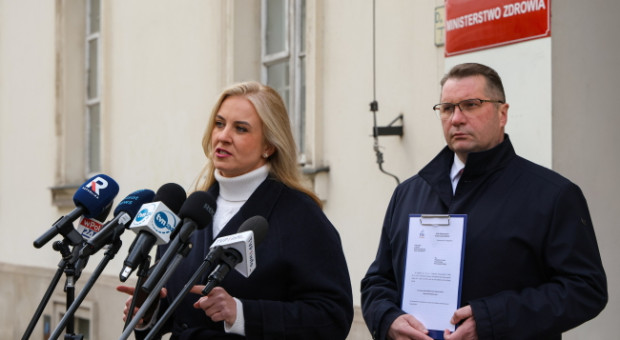 "Kolejki śmierci" i wniosek o dymisję minister zdrowia. Czarnek i Sójka: zedrzemy maskę