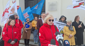 Związkowcy przed Ministerstwem Zdrowia: "Pracownicy ochrony zdrowia nie są winni walącemu się systemowi"