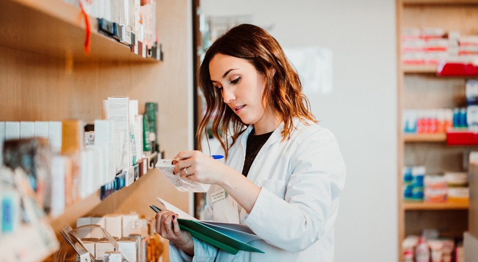 Ważny lek dla seniorów poza listą. Ministerstwo Zdrowia: 13 alternatyw