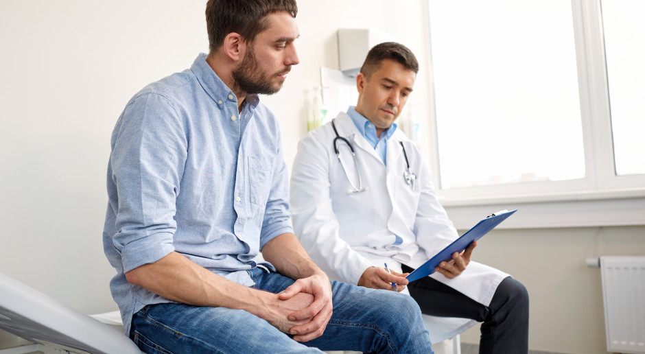 Lekarze ostrzegają: rak jądra najczęstszy u 15–35-latków, wczesne wykrycie daje szanse