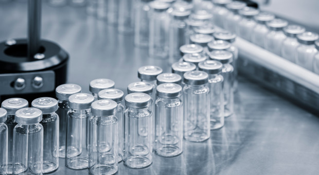 Nowe terapie dla Polaków z opóźnieniem. Strategia firm: najpierw kraje z wyższą ceną