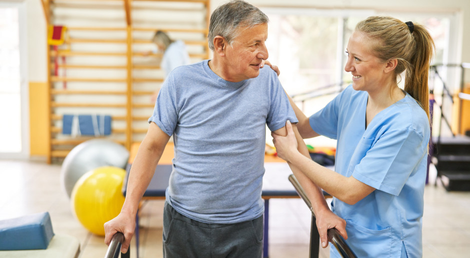 Problemy z pracą dla fizjoterapeutów? Samorząd analizuje dane z NFZ