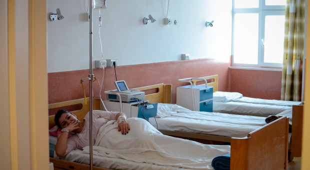 Czy szpital to już „zwykły” dłużnik? W tle pierwszy przypadek wstrzymania terapii