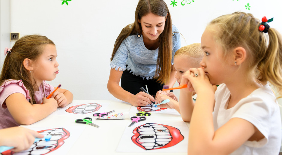 Samorząd lekarski wskazuje zaniedbany obszar systemu. Próchnica u dzieci generuje miliardowe koszty