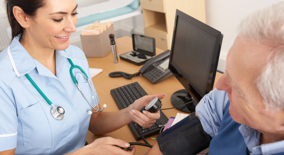 Darmowe leki, lekarz poza kolejką. Lista uprzywilejowanych jest długa