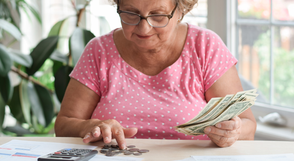 215 zł miesięcznie bez względu na dochód. Wielu Polaków o tym nie wie