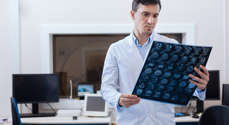 Lekarze podzieleni, pacjenci czekają. Spór radiolodzy kontra kardiolodzy eskaluje